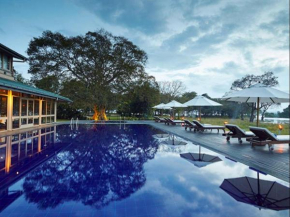 The Lake Hotel
